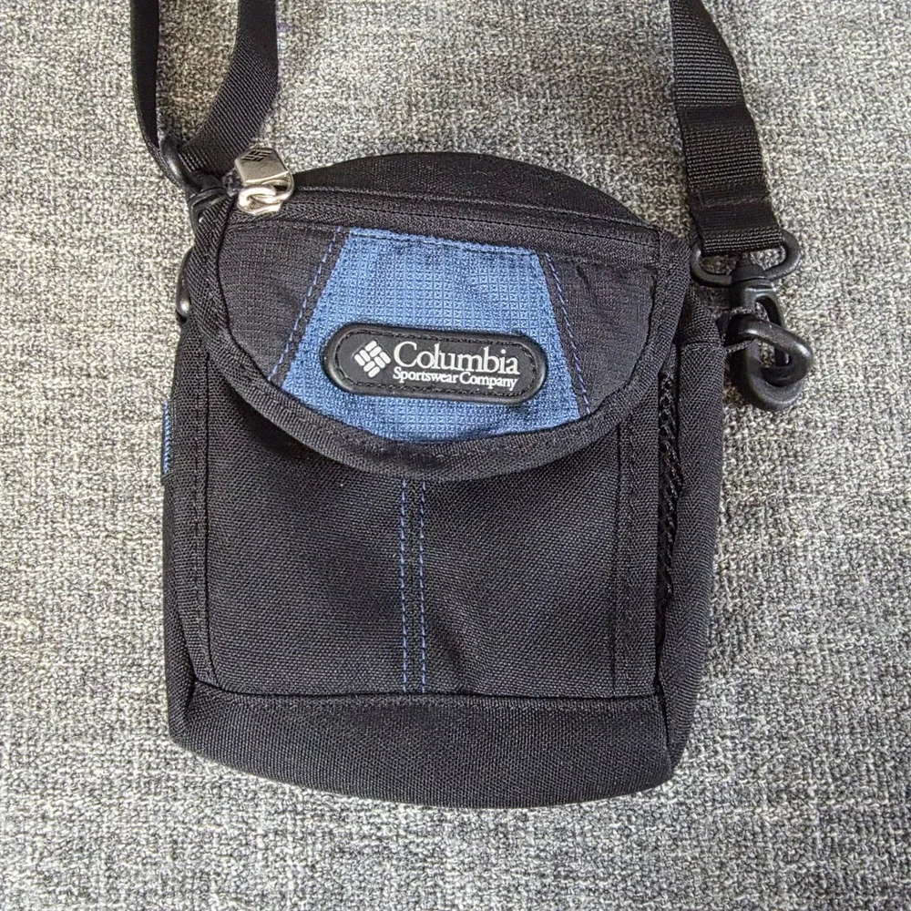 Columbia Sportswear Digital Assistant C3602-407 Crossbody Bag Black Blue Y2K